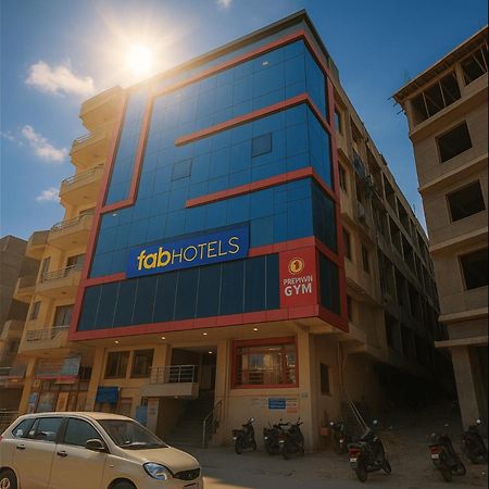 Fabhotel The Golf Inn Noida Exterior foto