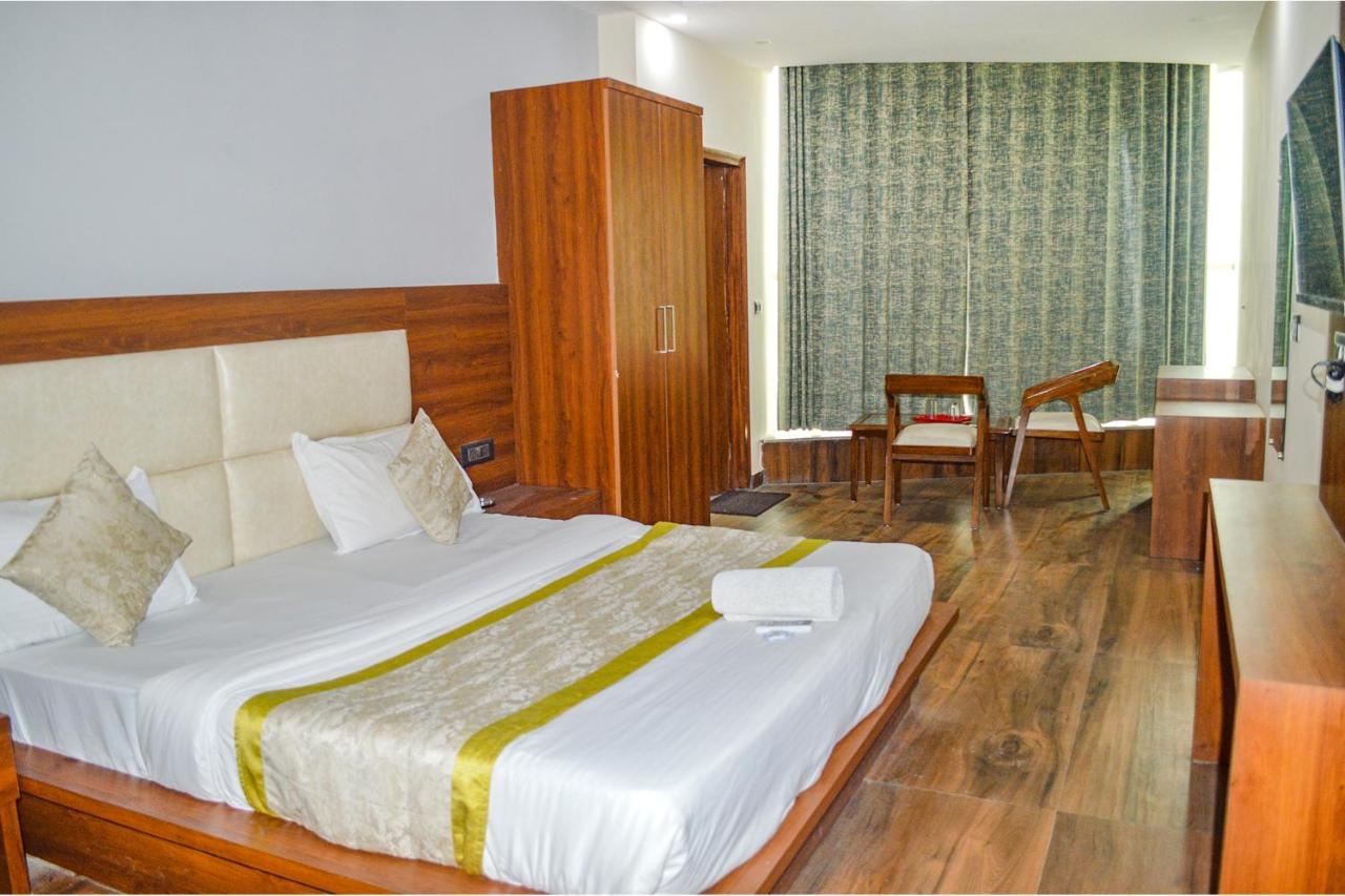 Fabhotel The Golf Inn Noida Exterior foto